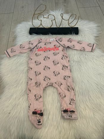 Très beau pyjama minnie Disney 🥰 taille 9 mois