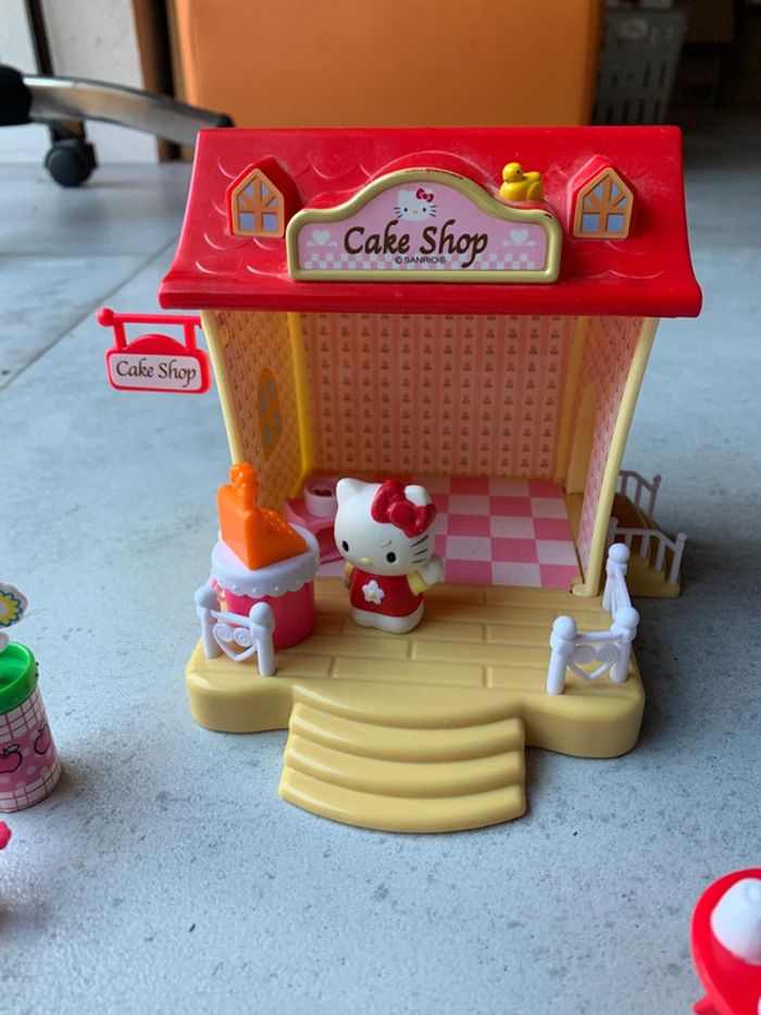 Lot jouet café shop hello kitty avec terrasse et accessoires sanrio - photo numéro 3