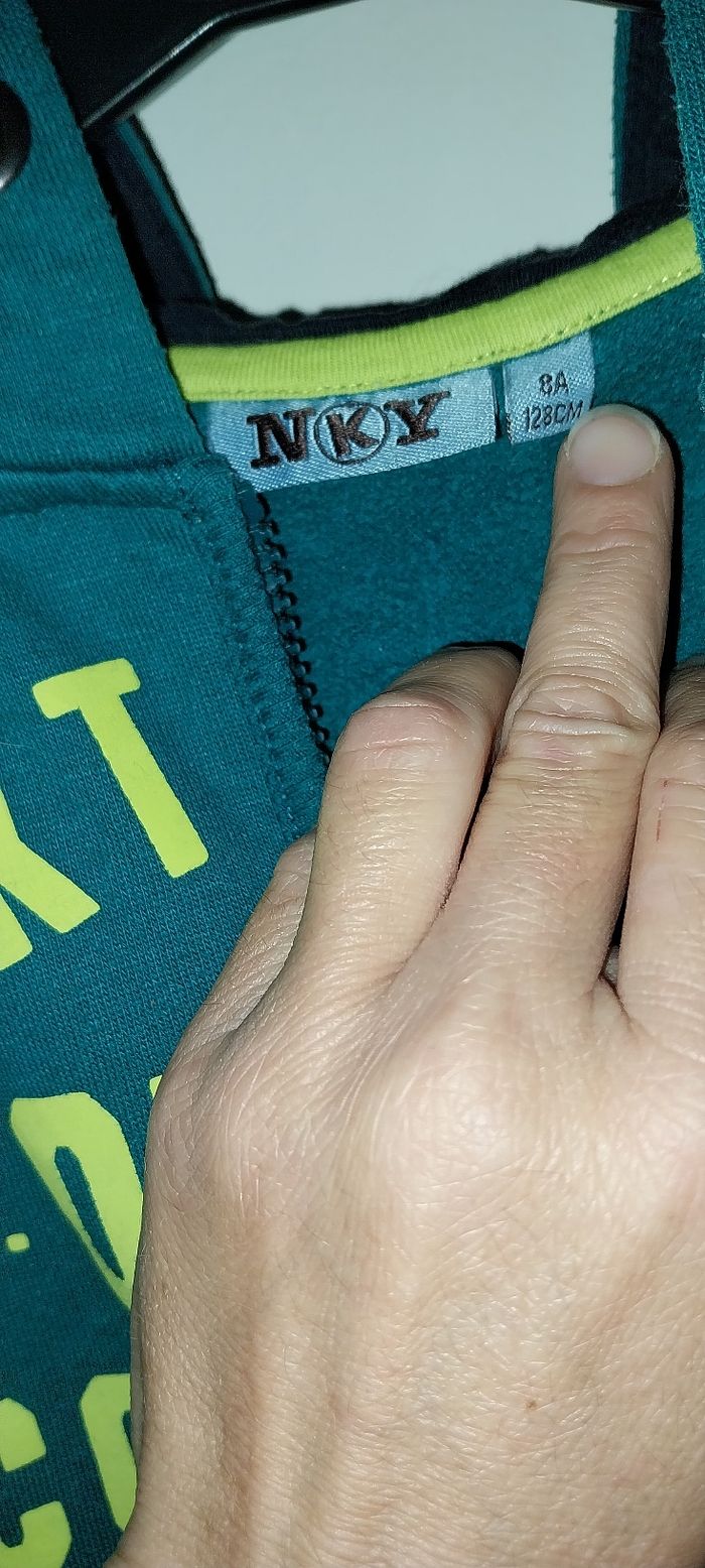 Veste/ sweat zippé à capuche by Dny excellent état 8 ans5 - photo numéro 5