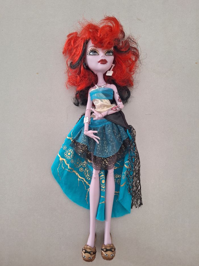 Lot 10 poupées monster high et supports - photo numéro 9