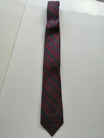 cravate marine et rouge 100 % soie