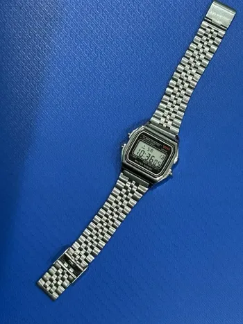 Montre Y2k style Casio vintage