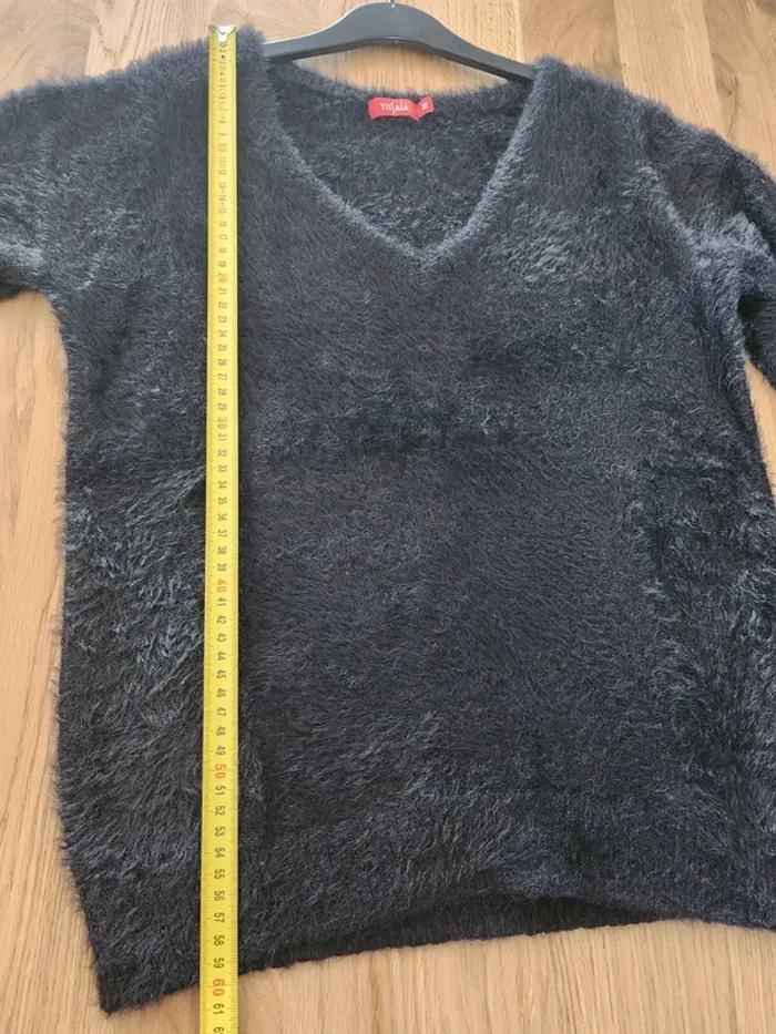 Pull chaud M 38 en laine synthétique noir col V tout doux excellent état - photo numéro 5