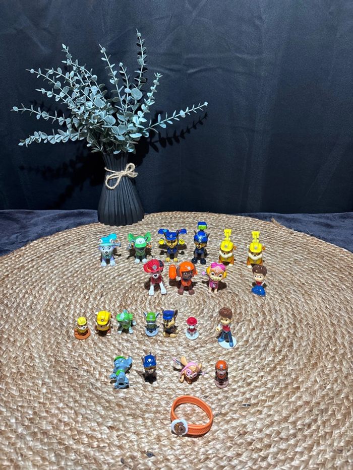 Lot de 21 figurines pat patrouille