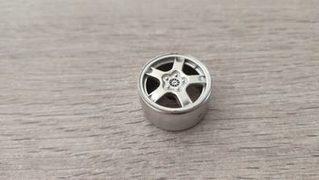 Jante avant seule pièce détachée miniature Bburago Burago Chevrolet Corvette C5 1997 coupé 1/18 1/18