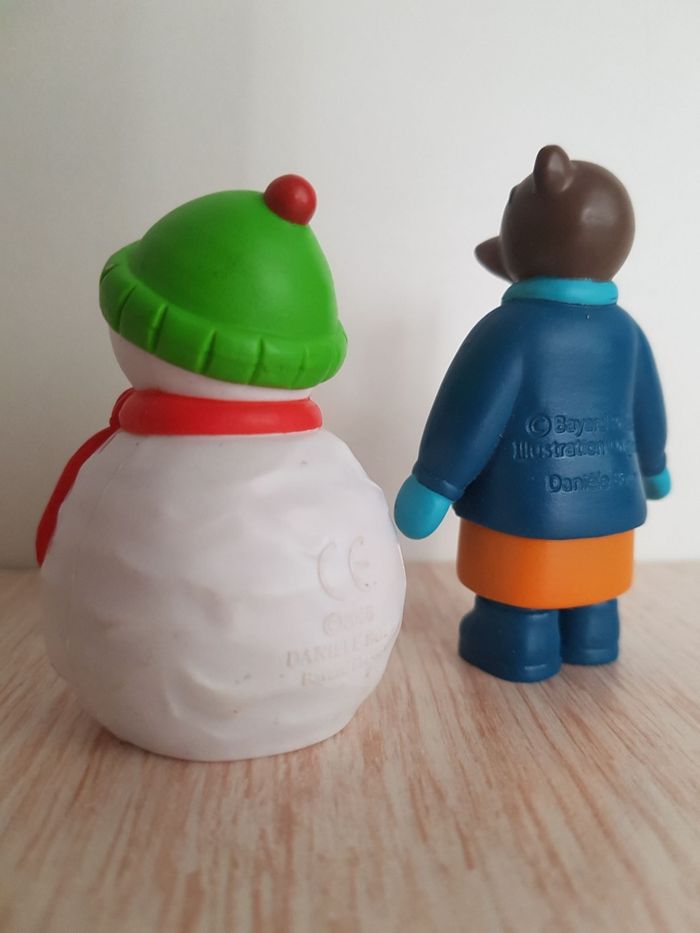 Figurines Petit ours brun et sa famille, bonhomme de neige, piscine, montagne - photo numéro 5