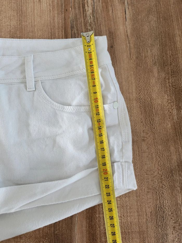 Short blanc taille 40 en excellent état walk and Talkie-walkie avec elasthane - photo numéro 5