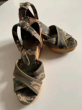 Jolies chaussures militaires Tommy Hilfiger 36 