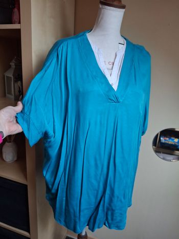 Blouse fluide bleu pétrole col V