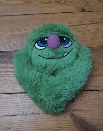Peluche petit monstre vert