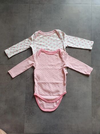 Lot de 2 bodie comme neuf Obaibi 6 mois