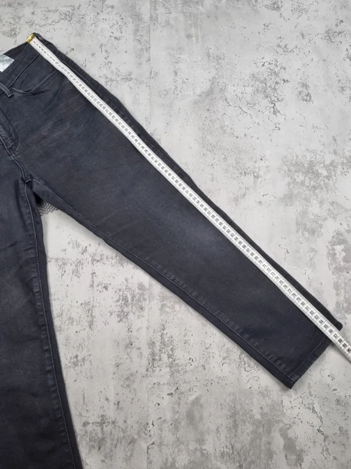 Jean Levi’s noir – Taille 30x30 (40 FR) Femme (mesures en photos) - photo numéro 4