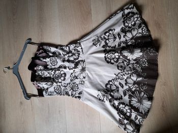 Robe courte dos nu