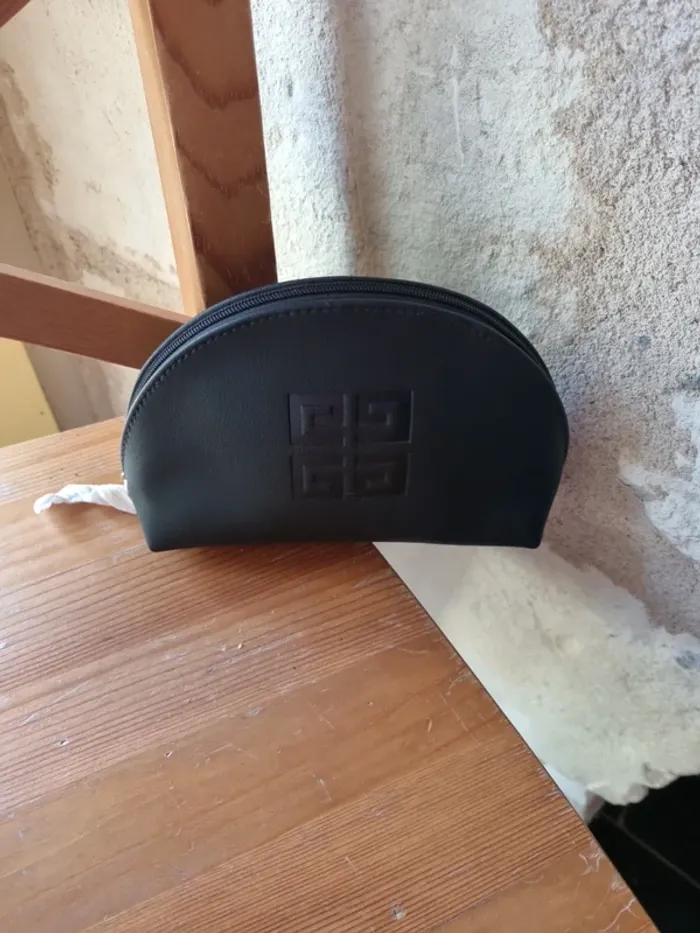 Pochette noire
