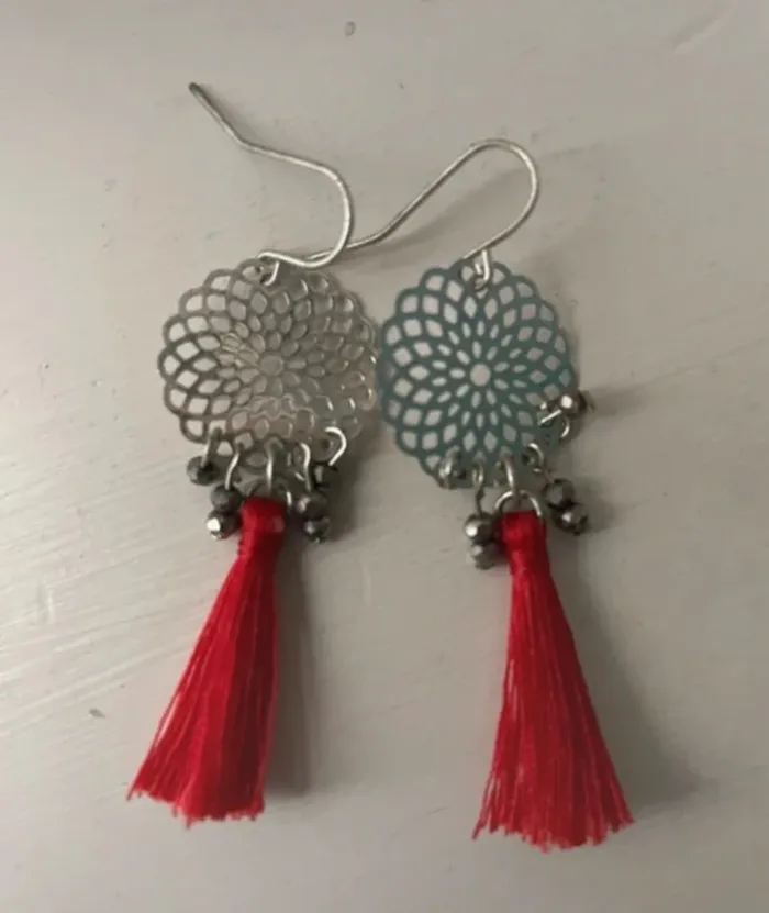 Boucles d’oreilles bohème rouge et argent - photo numéro 2