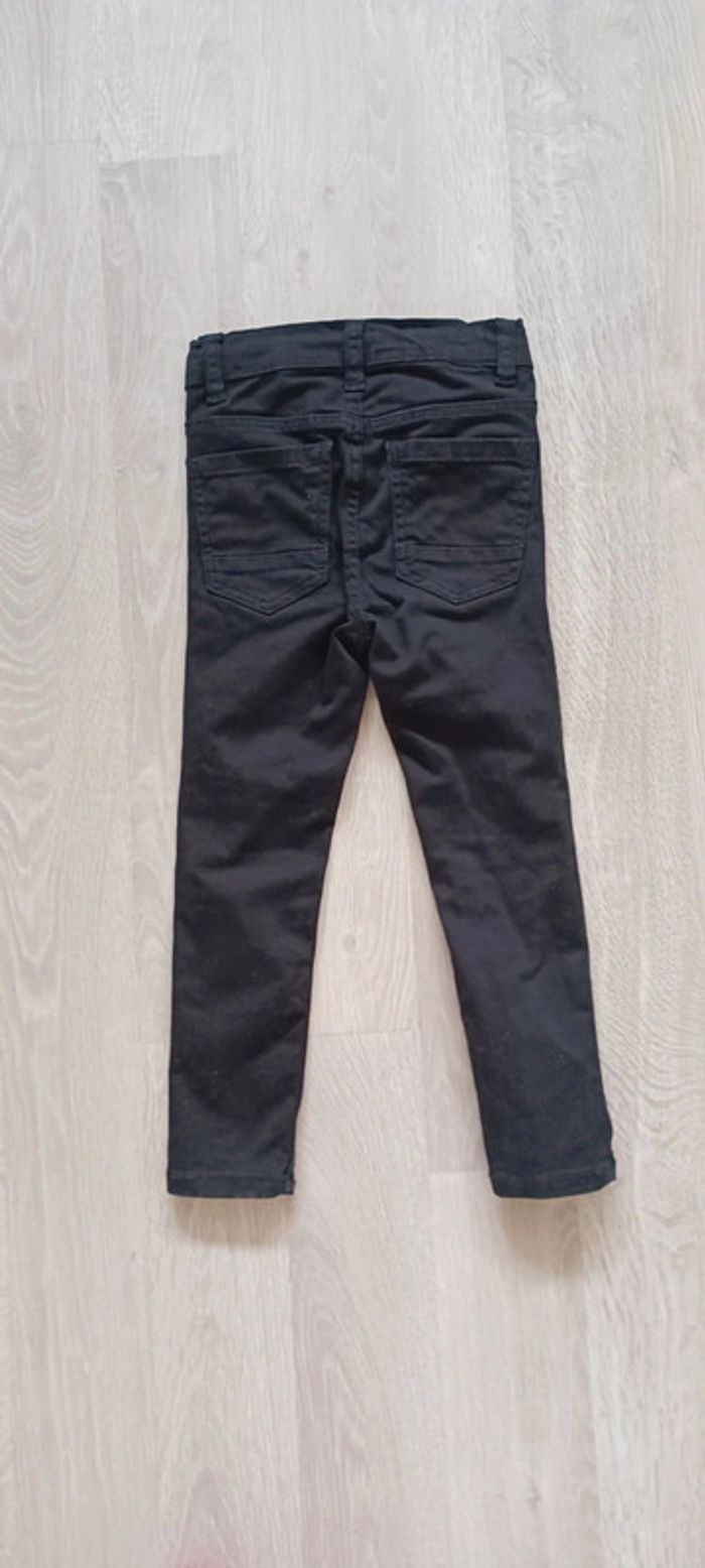 Pantalon noir garçon, skinny, taille 3 ans, marque Kiabi, en très bon état. - photo numéro 6