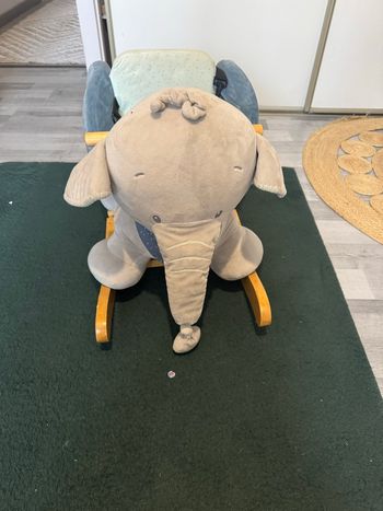 Éléphant à bascule