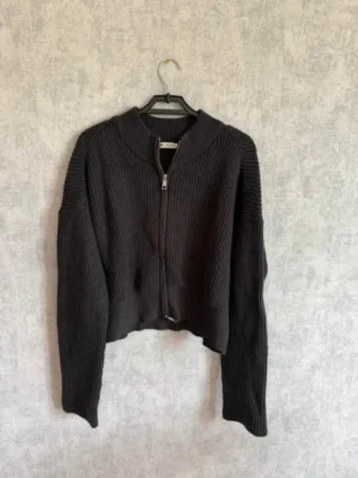 gilet zippe en mailles gris foncé pull & bear taille M