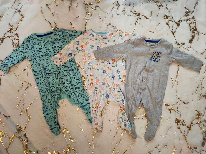 Lot bébé 6 mois - photo numéro 4