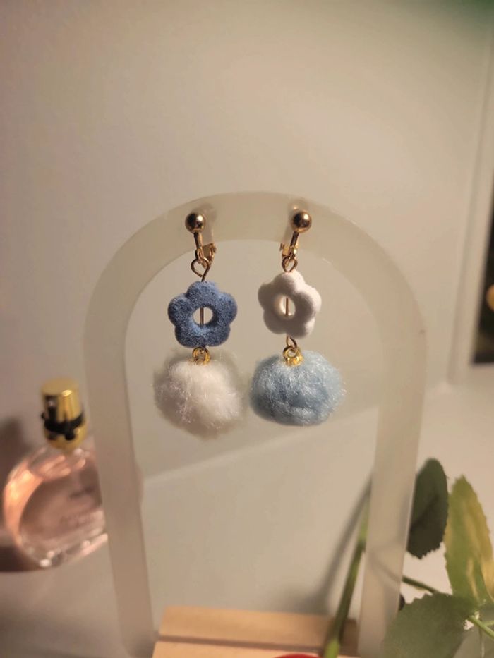Clips asymetriques fleurs et nuages
