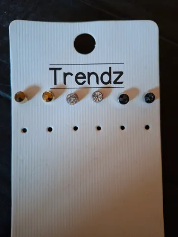 Lot de 3 paires de boucles d'oreilles clous "Trendz" - Neuves