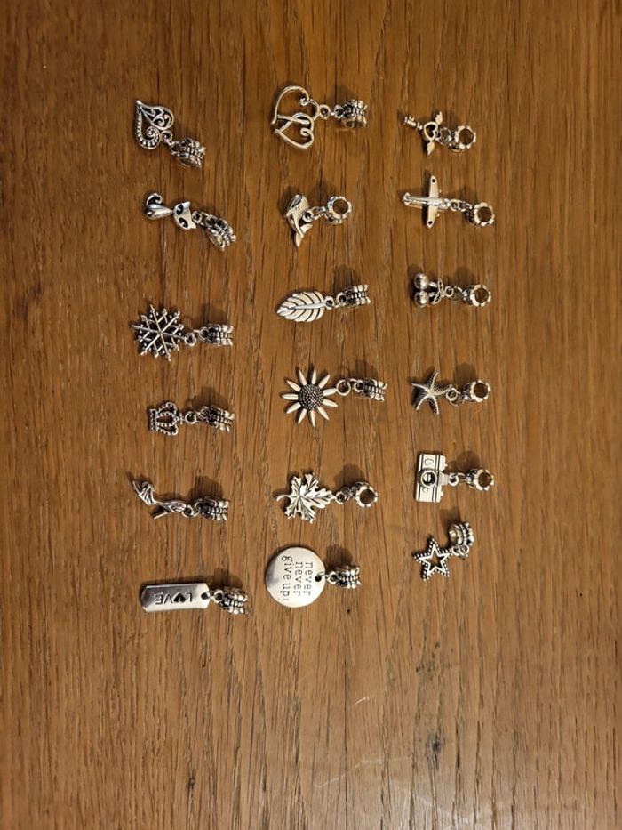 Bracelet jonc avec breloques homme ou femme - photo numéro 3