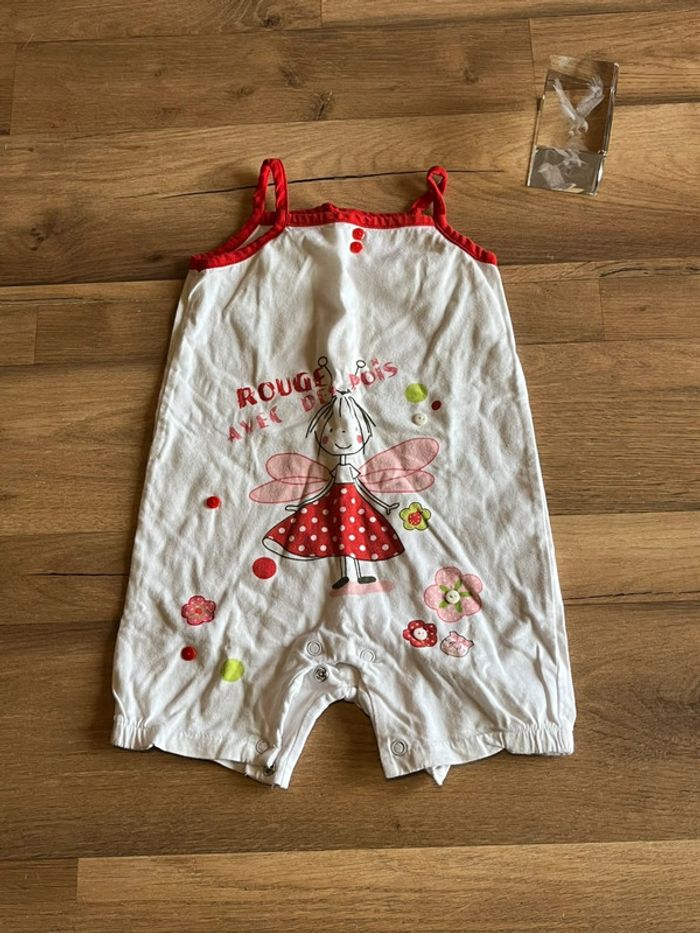 Je vend une combinaison été bébé fille 12 mois très bon etat