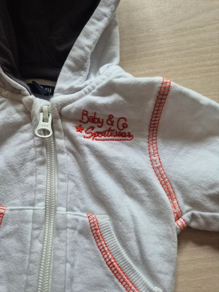 Veste blanche zippé 3 mois - photo numéro 2