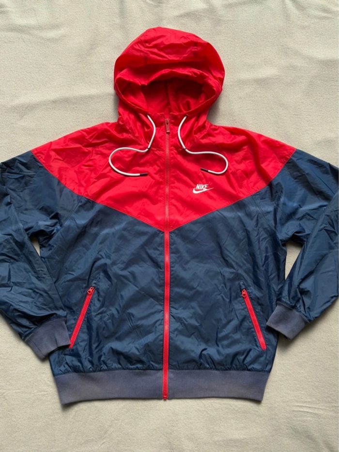 Veste sportwear coupe vent bleu marine et rouge Nike taille S en très bon état - photo numéro 2