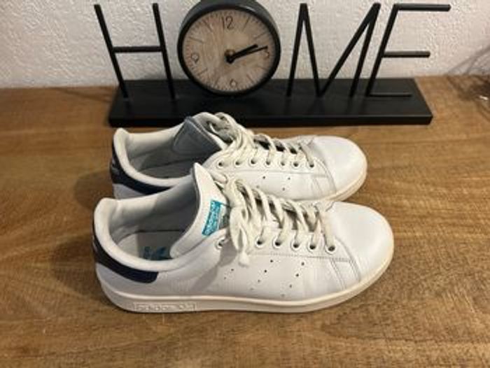 Stan Smith Adidas blanche et bleue