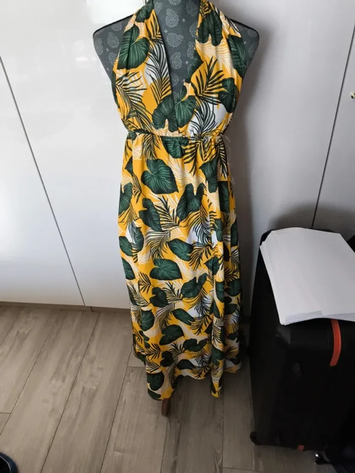 Robe longue avec fente devant