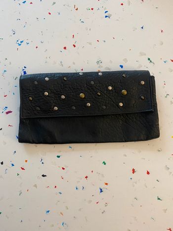Pochette en cuir noir clouté Abaco