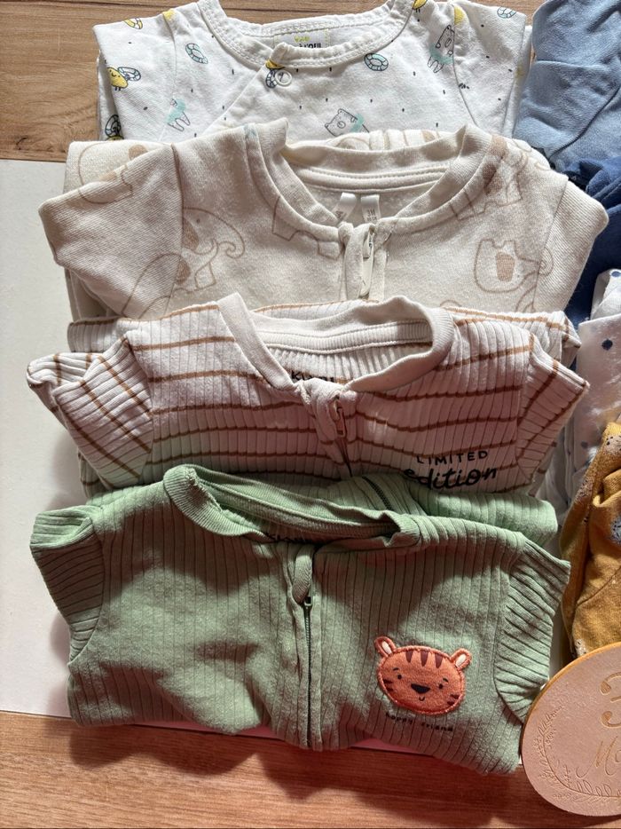 Pyjamas taille 3 mois - photo numéro 2