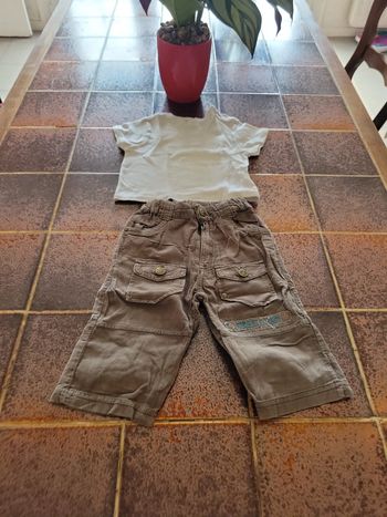 Lot pantalon et tee shirt