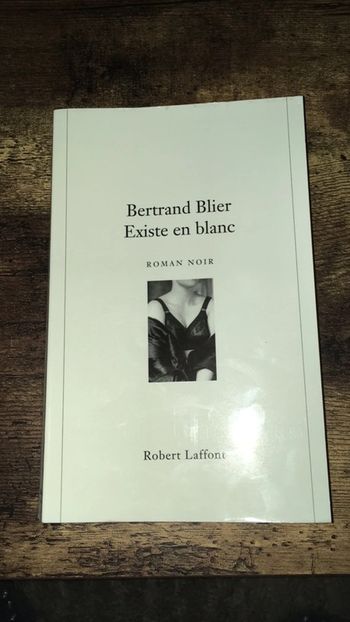 Existe en blanc