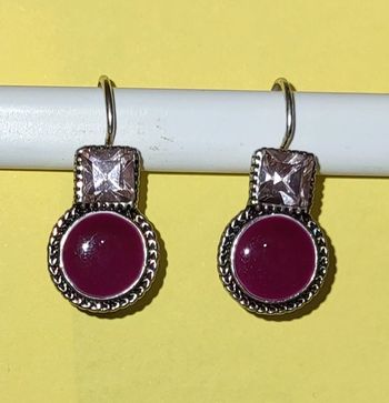 Boucle d'oreille Violettine Neuve