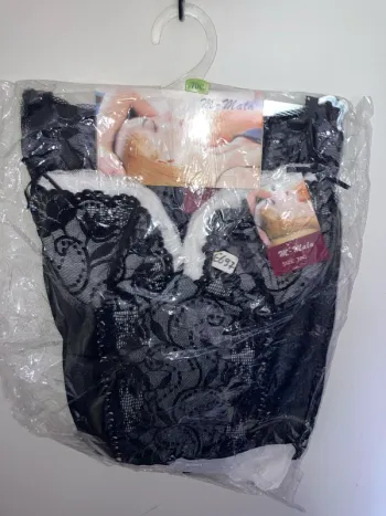 Ensemble de lingerie ( debardeur + shorty)