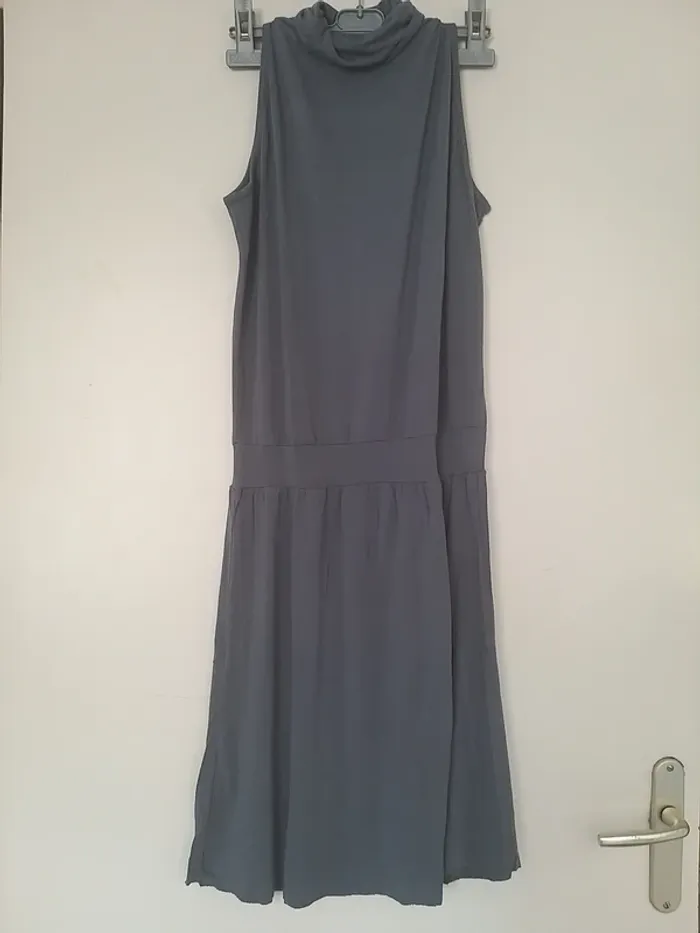 Robe longue légère avec col TU
