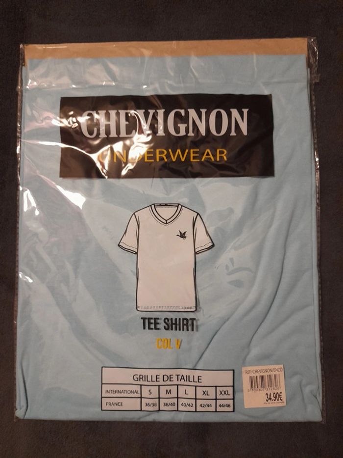 T-shirt col V - photo numéro 2