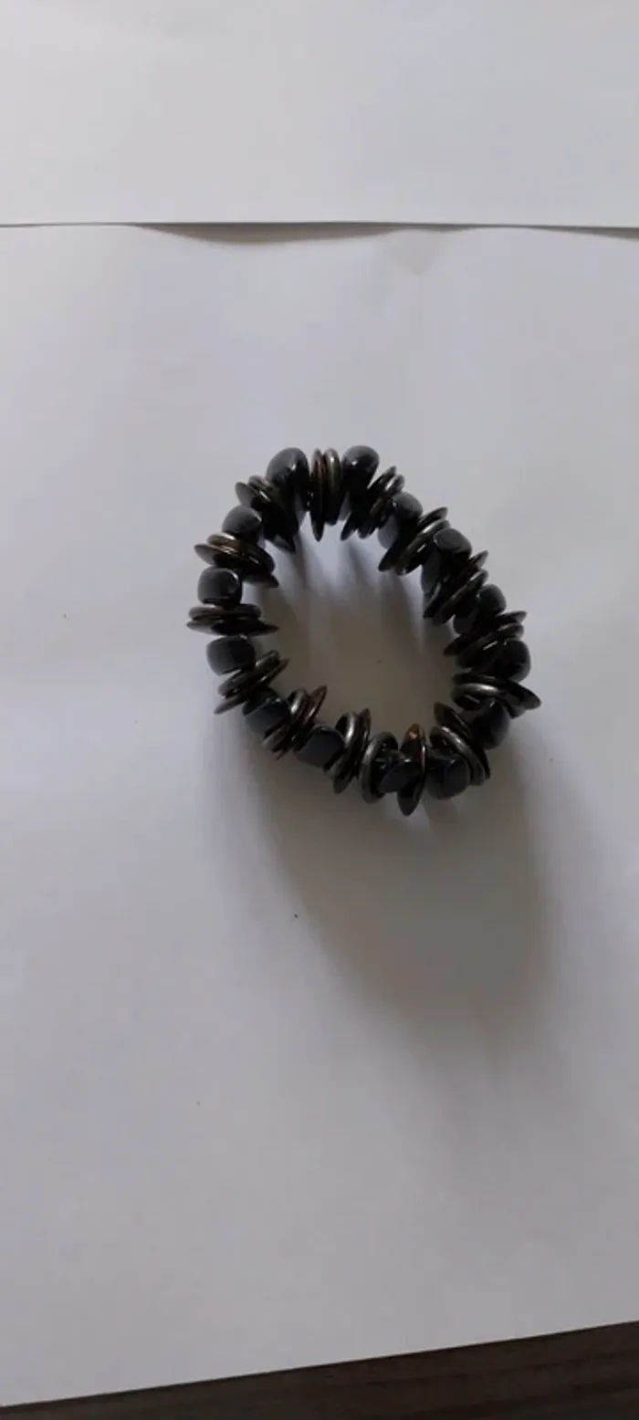 Bracelet fantaisie , bois. Neuf