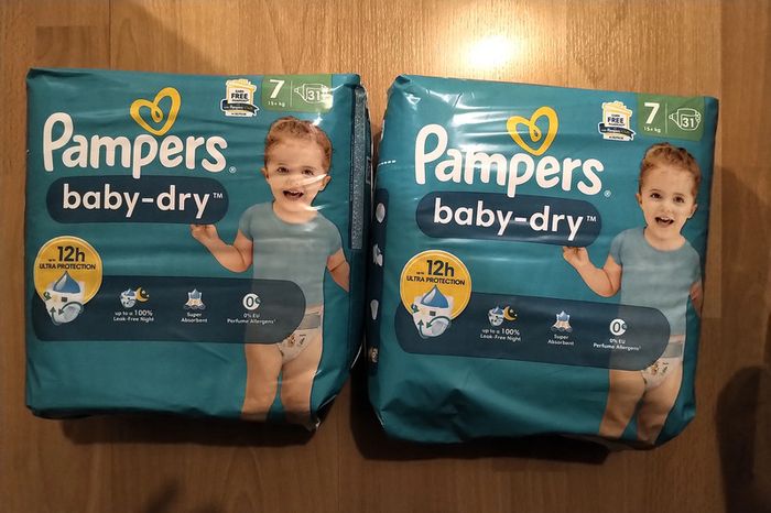 Lot de 2 Packs de 31 = 62 couches Pampers Baby-Dry Taille 7 (15 kg +) NEUF - photo numéro 2