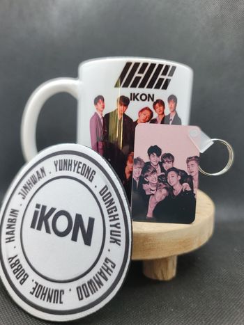 🔥 Coffret iKON – Mug + dessous de tasse + porte-clé | Idée cadeau fan K-pop