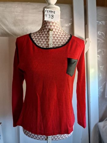 Tee-shirt, rouge, col et poche noir satin, dos avec fermeture éclair en queue de pie, en coton &poly