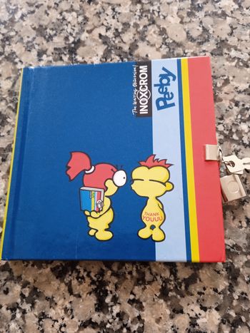 Petit carnet personnel avec cadenas et clés. État neuf.