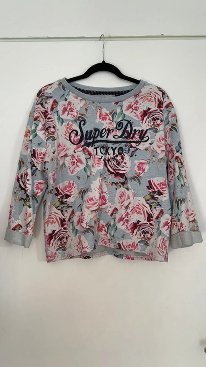 Sweat superdry motif rose taille S