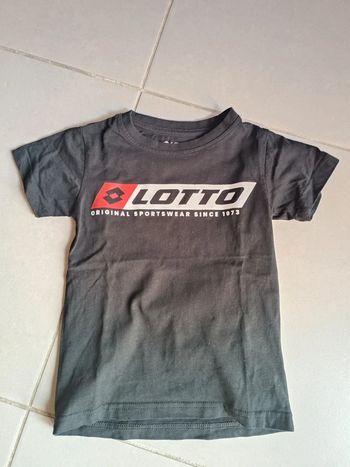 Tee -shirt taille 4/5 ans