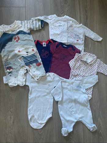 Lot de la marque Petit Bateau et Catimini taille naissance /1 mois/3 mois/6 mois