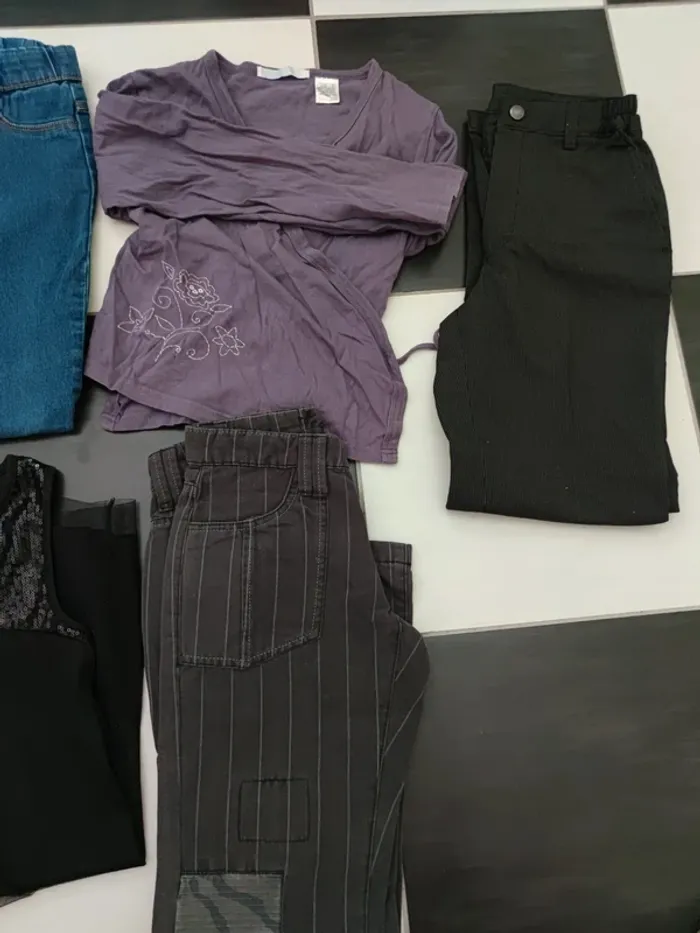 Lot fille 10 ans – vêtements variés et tendance - photo numéro 3
