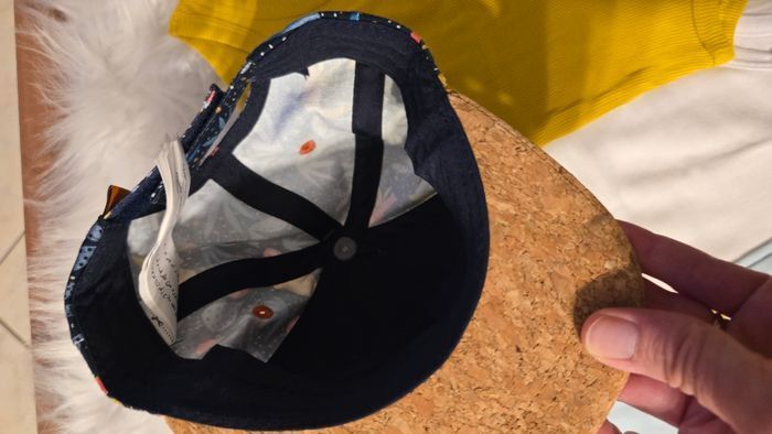 NEUFS (NON PORTÉS)🏷🤩🥰 lot bodies débardeurs, casquette, chaussettes 18mois Garçon 🥰🤩🏷 - photo numéro 9