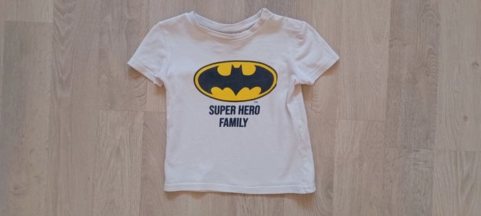 Tee-shirt manches courtes garçon Batman, taille 24 mois (92 cm), en bon état. - photo numéro 2